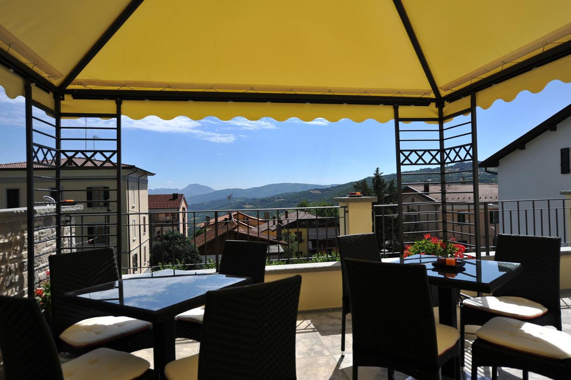 Hotel Montepizzo リッツァーノ・イン・ベルヴェデーレ エクステリア 写真