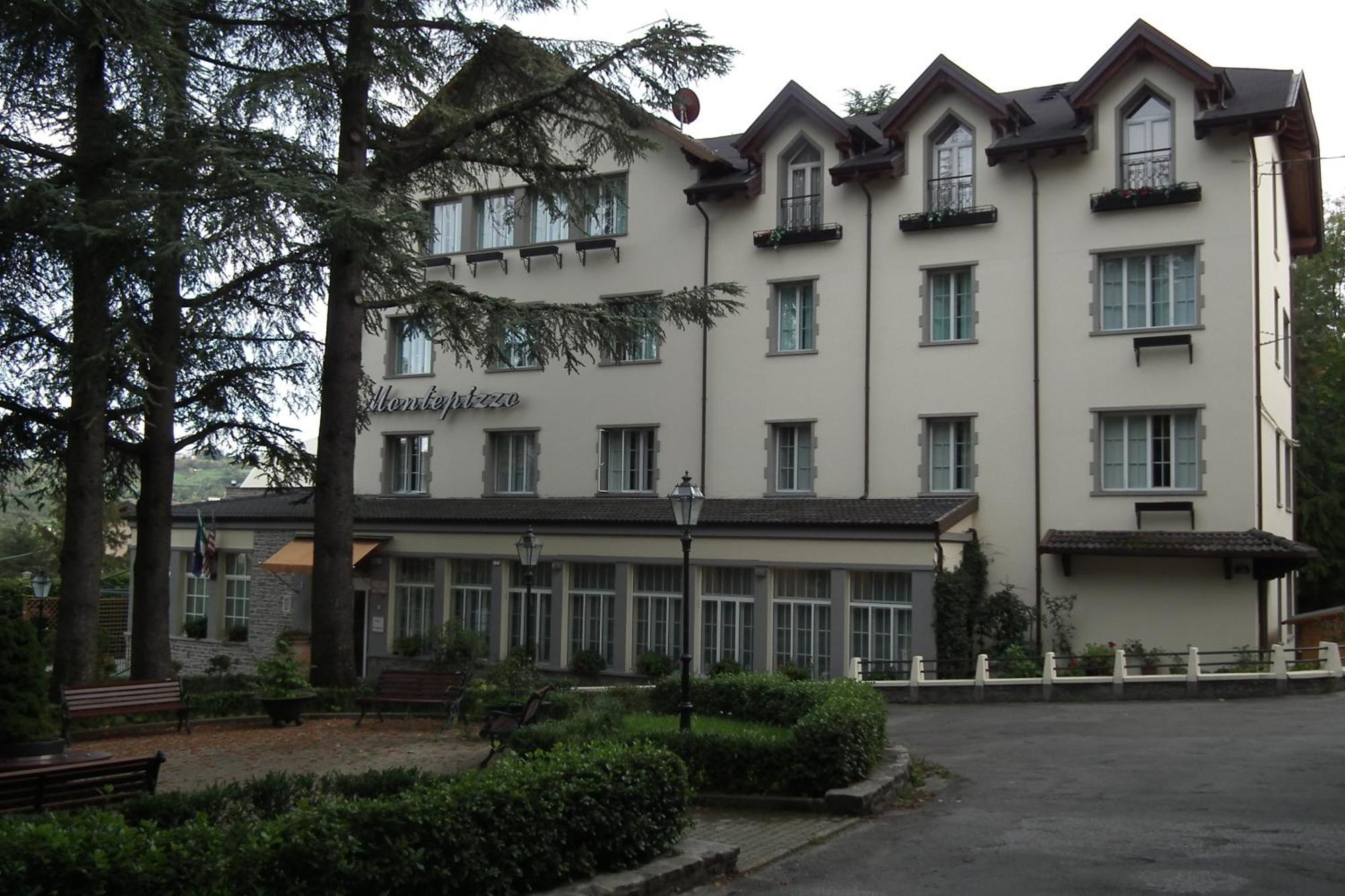 Hotel Montepizzo リッツァーノ・イン・ベルヴェデーレ エクステリア 写真